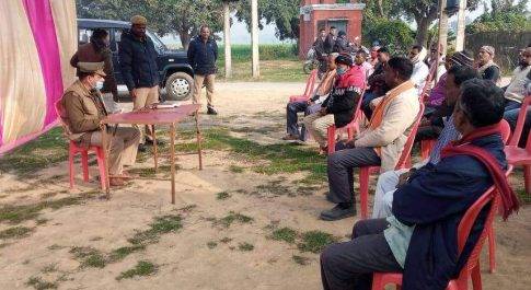 महराजगंज। त्रिस्तरीय पंचायत चुनाव को लेकर परसामलिक पुलिस ने लगायी निपनिया ग्राम पंचायत में चौपाल।