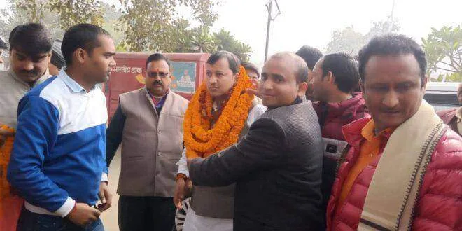 महराजगंज। भारतीय कामगार कर्मचारी संघ प्रणित राष्ट्रीय महासचिव गोरखपुर पहुंचने पर जिलाध्यक्ष शैलेश गुप्ता ने किया स्वागत