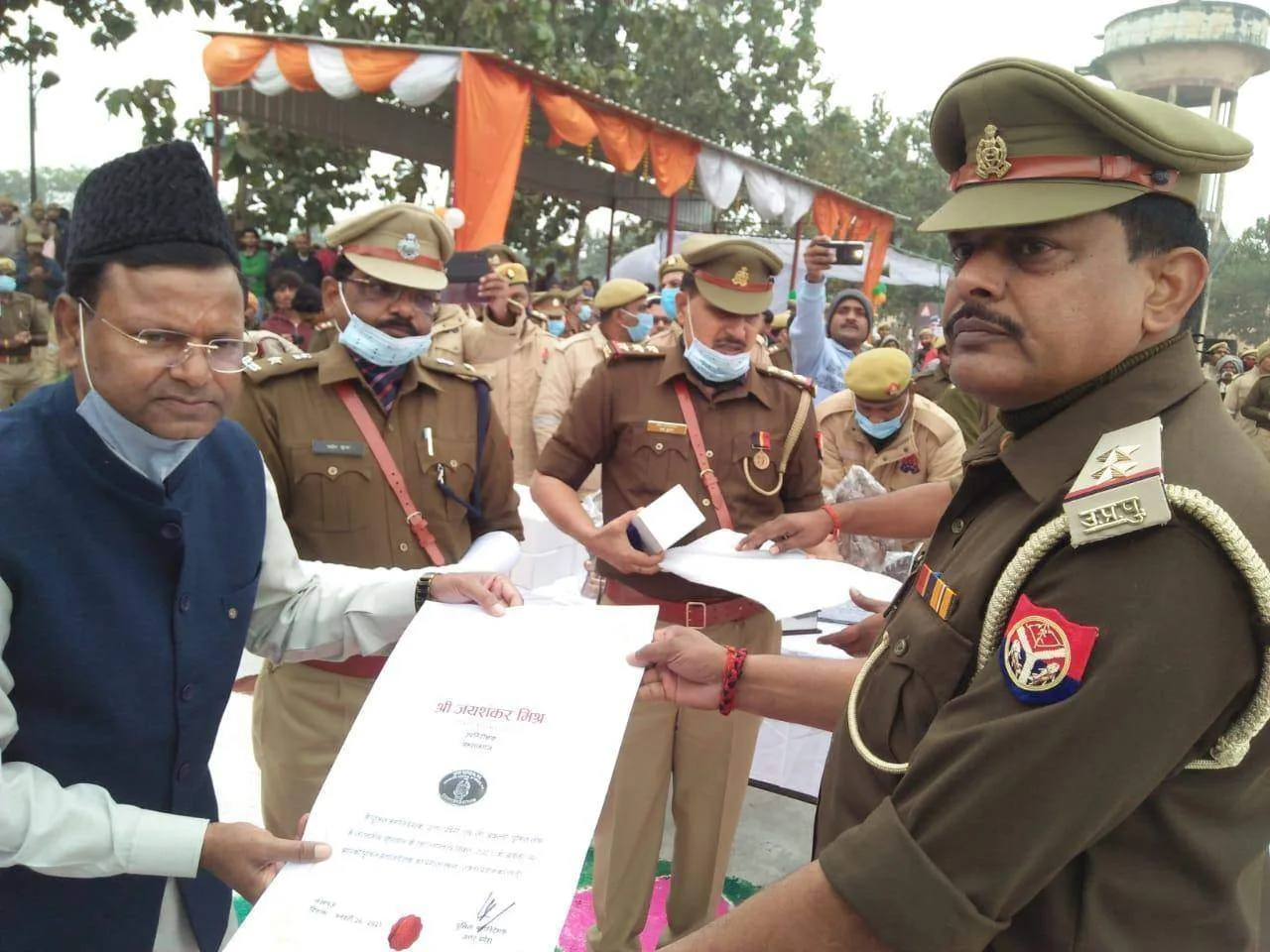 महराजगंज। पुलिस में सराहनीय योगदान के लिए उपनिरीक्षक जयशंकर मिश्र को मिला रजत