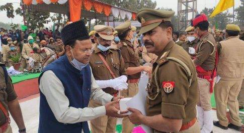 महराजगंज। पुलिस में सराहनीय योगदान के लिए उपनिरीक्षक जयशंकर मिश्र को मिला रजत