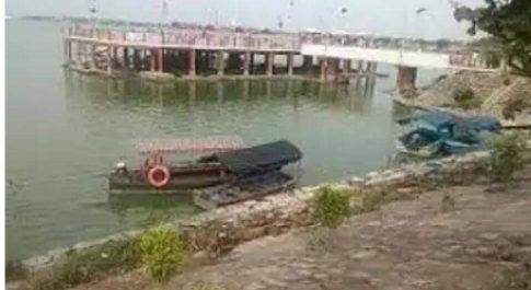 गोरखपुर।प्रेमी से नाराज होकर रामगढ़ झील में कूदी लड़की, गोताखोरों ने बचाया