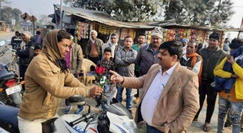 हेल्मेट व सीट बेल्ट का प्रयोग करने तथा ओवर स्वीडिंग से बचने हेतु संचालित किया गया जागरूकता अभियान