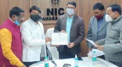 महाराजगंज। महाराजगंज जिले के मुख्यालय पर NIC में आयुष डॉक्टरों को दिए गए नियुक्ति पत्र
