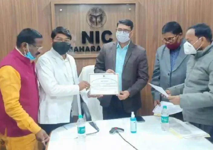 महाराजगंज। महाराजगंज जिले के मुख्यालय पर NIC में आयुष डॉक्टरों को दिए गए नियुक्ति पत्र