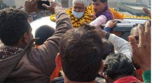 महाराजगंज। भाजपा प्रदेश अध्यक्ष स्वतंत्र देव सिंह का स्वागत पार्टी कार्यकर्ताओं को पड़ा भारी, कटी कई जेबे