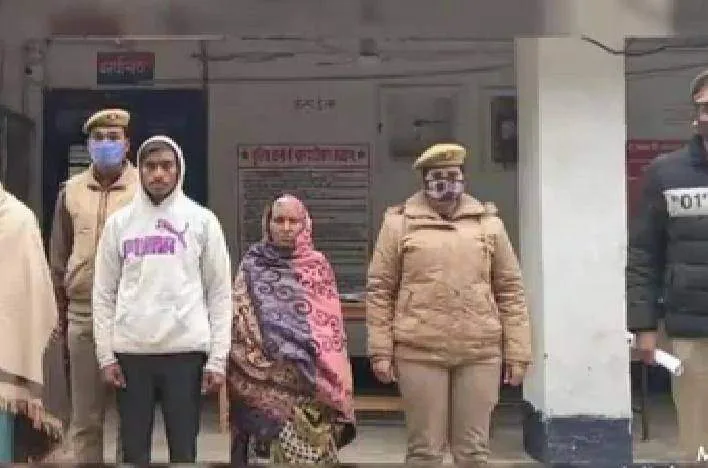 महाराजगंज। दहेज के लिए विवाहिता की हत्या करने वाले सास-ससुर व पति को नौतनवा पुलिस ने गिरफ्तार कर भेजा जेल