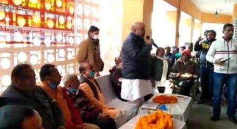 महाराजगंज। सिसवा कस्बे को तहसील का दर्जा दिलाने के लिए जन संवाद कार्यक्रम का आयोजन विधायक को सौंपा ज्ञापन