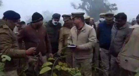 महाराजगंज। पुरंदरपुर थाना क्षेत्र में किशोरी के साथ सामूहिक दुष्कर्म के मामले में पुलिस ने चार संदिग्धों को किया गिरफ्तार