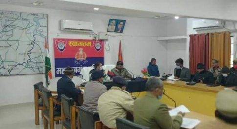 महराजगंज। महराजगंज पुलिस लाइन में एसपी ने किया अपराध गोष्टी, पुलिसकर्मियों को दिया आवश्यक दिशा निर्देश
