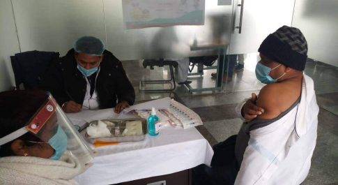 जनपद बहराइच में कोविड-19 टीकाकरण के प्रथम सत्र की हुई शुरूआत