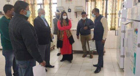 सीडीओ ने वैक्सीनेशन साइटों का किया निरीक्षण 