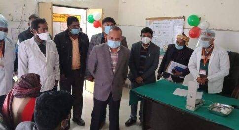 आयुक्त ने किया सी.एच.सी. जरवल का निरीक्षण कोविड-19 टीकाकरण कार्य का लिया जायज़ा
