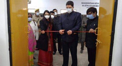 राजकीय पुस्तकालय के जीर्णोंद्धार कार्य का डीएम ने किया उद्घाटन