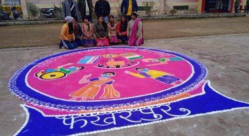 रंगोली प्रतियोगिता में ब्लाक फखरपुर व तेजवापुर रहा अव्वल