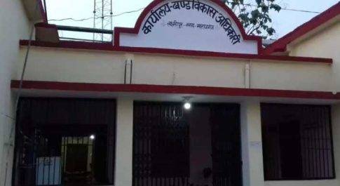 महराजगंज। आवास के नाम पर गरीबो का शोषण कर रहे ग्राम प्रधान एवं सिग्रेटरी