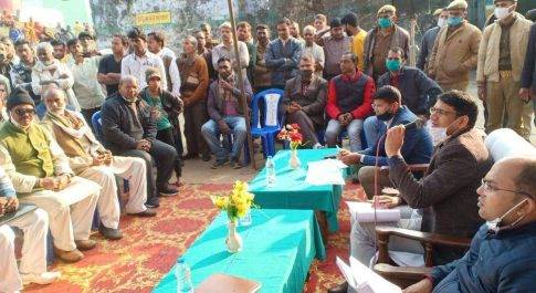 फरेंदा।विद्धुत बकायेदारों व उपभोगता के सुबिधा को लेकर टेक्निकल डायरेक्टर की बैठक