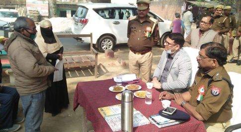 महराजगंज। कार्यालय पुलिस अधीक्षक जनपद महराजगंज दिनांक-फरवरी 13,2021 को थाना समाधान दिवस पर श्रीमान् जिलाधिकारी व पुलिस अधीक्षक महोदय महराजगंज द्वारा थाना ठूठीबारी व सिन्दुरिया पर की गयी जनसुनवाई