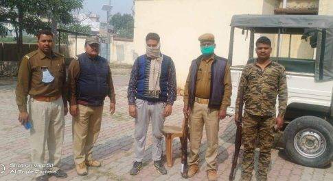 सागवन की चोरी की लकड़ी के साथ अभियुक्त गिरफ्तार भेजा गया जेल