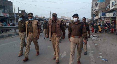 रुपईडीहा पुलिस ने कस्बे में किया फ्लैग मार्च,कस्बे वासियों को दिलाया सुरक्षा का एहसास