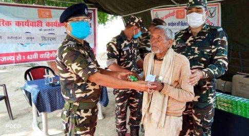 एसएसबी 42वी वाहिनी की सीमा चौकियो में वितरित की गयी स्वच्छता सामग्री