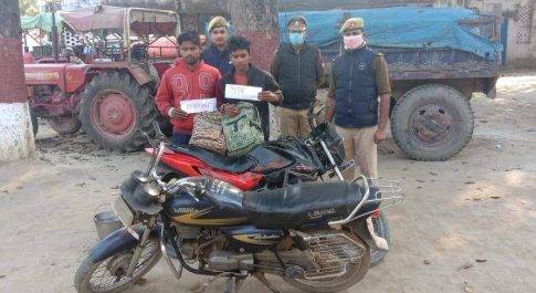 थाना निचलौल पुलिस द्वारा 2किलो 300 ग्राम गांजा के साथ दो अभियुक्तों को किया गिरफ्तार