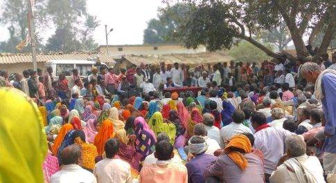 महराजगंज। वनग्राम अचलगढ़ में एसडीएम ने लगाया चौपाल