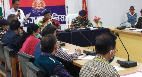 महराजगंज। अपर पुलिस अधीक्षक द्वारा पुलिस लाईन सभागार मे एस0जे0पी0यू0 (ए0एच0टी0यू0) की मिटींग की गयी।