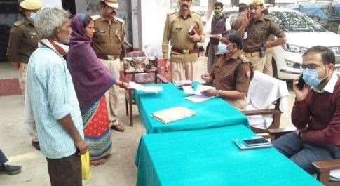 सामाधान दिवस पर चौक व निचलौल थाने पर पहुचे एसपी एवं सीडीओ