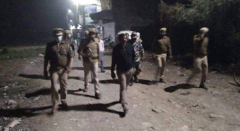 पुलिस अधीक्षक महराजगंज द्वारा नेपाल बार्डर क्षेत्र का भ्रमण व थाना सोनौली/चौकी सोनौली का किया गया औचक निरीक्षण