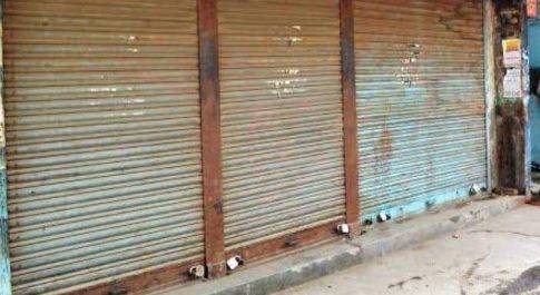 महराजगंज। कैसे हो फरेन्दा में कार्यवाही उच्च अधिकारी के दौरे पर अवैधानिक रूप से चल रहे हॉस्पिटल,पैथालोजी,मेडिकल स्टोर उक्त समय पर ही लटका दे रहे है ताले
