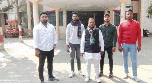 महराजगंज। सिसवा महिला हॉस्पिटल में महिला डाक्टर की तैनाती न होने के कारण मरीज परेशान इलाज के अभाव में हो रही मौतें