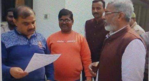 महराजगंज। विद्युत विभाग के खिलाफ लामबंद हुई व्यापार मंडल के पदाधिकारी