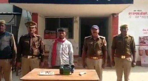 महराजगंज। एक अवैध देशी तमंचा व टिल्लू पंप के साथ एक शातिर अपराधी गिरफ्तार