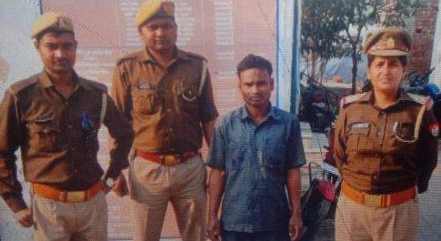 महराजगंज। थाना कोतवाली पुलिस द्वारा दुष्कर्म के वांछित अभियुक्त को गिरफ्तार कर भेजा गया जेल
