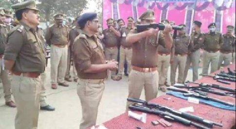 महराजगंज। धनेवा धनेंई पुलिस लाइन में पहुंचे पुलिस अधीक्षक, दिए आवश्यक दिशा निर्देश