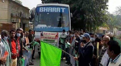 खेती किसानी के नए तौर तरीके सीखने को रवाना हुए 106 किसानों के दल किसानों से भरी 2 बसें कृषि विभाग से कानपुर के लिए रवाना