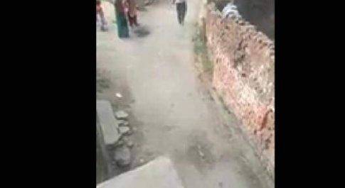 महराजगंज। पिपरा खादर गांव में कट्टा सटाकर महिला को दी गई जान से मारने की धमकी का वीडियो वायरल, पुलिस आरोपी की तलाश में जुटी