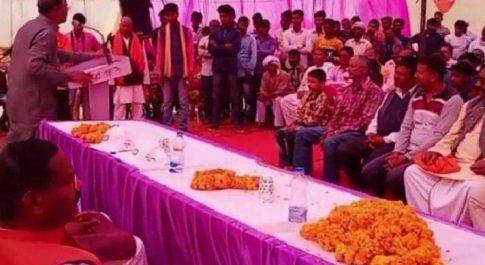 महराजगंज। सांसद ने रखी रुदलापुर में धर्मशाला निर्माण की आधारशिला