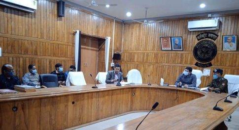 डीएम व एसएसपी ने शस्त्र विक्रेताओं के साथ की बैठक