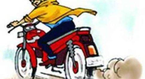 बैंक के सामने से मोटरसाइकिल गायब, चप्पल कारोबारी हाजी मेहताब की मोटरसाइकिल हुई गायब