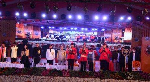 महाराजा सुहेलदेव स्मारक स्थल पर पुलिस बैण्ड द्वारा बजायी गयी राष्ट्रधुन