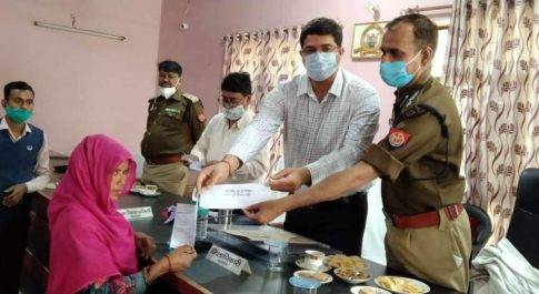 12 लाभार्थियों को वितरण किया गया आवासीय पट्टा का अभिलेख