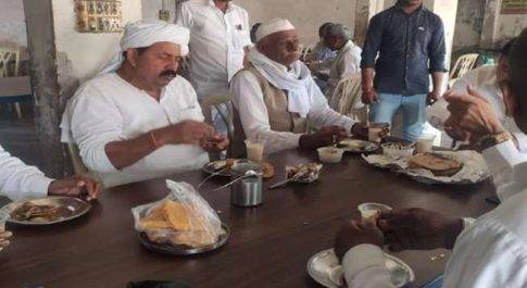 जनपद शाहजहांपुर में मुरादाबाद में भाक‍ियू के राष्ट्रीय अध्यक्ष नरेश टिकैत, कहा-क‍िसानों को बर्बाद करना चाहती है सरकार
