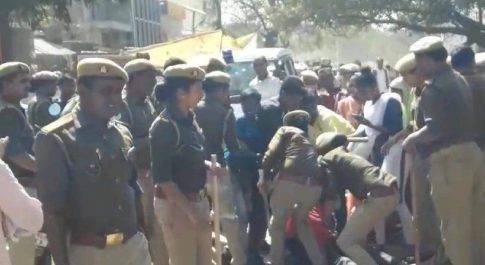 महराजगंज। बृजमनगंज में धारा 144 का उल्लंघन करने पर प्रदर्शनकारियों पर हुआ पुलिस बल का प्रयोग मुकदमा दर्ज
