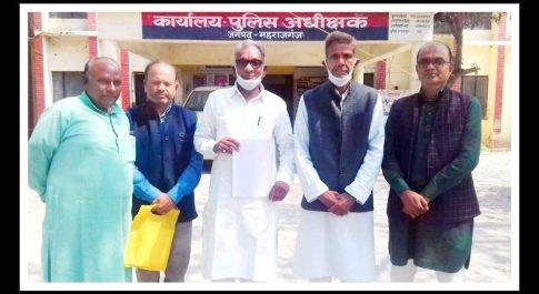 महराजगंज। बृजमनगंज थानाध्यक्ष पर कार्यवाही को लेकर जनप्रतिनिधि ने एसपी को सौंपा ज्ञापन