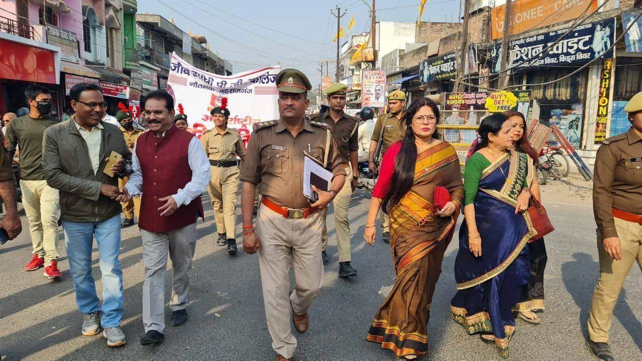 नौतनवा। देवी के रूप मे पूजी जाने वाली हम महिलाएं अपनी शक्ति को जब तक नही पहचानेंगी तब तक हमारा सम्मान नगण्य रहेगा:नायला खान