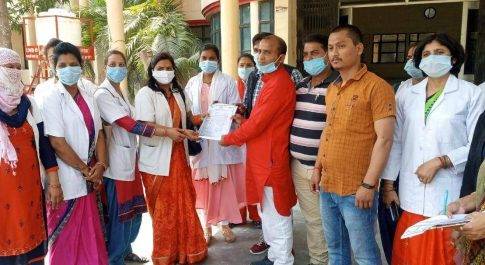 महराजगंज। राष्ट्रीय स्वास्थ्य मिशन संविदा कर्मचारी संघ ने सौंपा ग्यापन