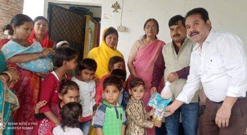 नौतनवा मे आंगनबाड़ी केंद्रों से गर्भवती महिलाओं मे देसी घी, चना और दूध का वितरण किया गया :गुड्डू खान