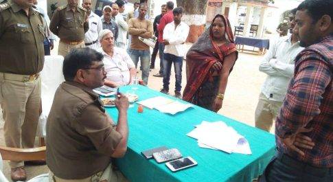 समाधान दिवस पर एसपी महराजगंज ने थाना फरेन्दा व पुरन्दरपुर पर पहुंच की जनसुनवाई