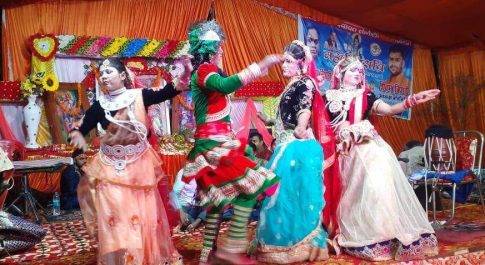 चंचाई माता मंदिर में भक्ति गीत एवं झांकी देख श्रद्धालुओं झूम उठे